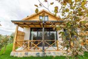 Peaceful Bungalow House On Riverside